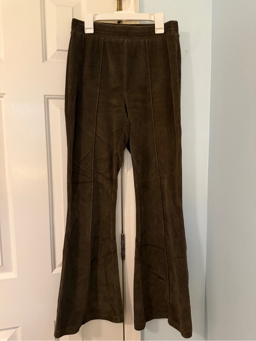 Super cute olive green Aerie corduroy flare pull on lounge pants - Small